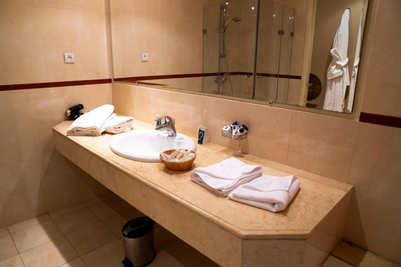 Farah Safi Hotel Luaran gambar